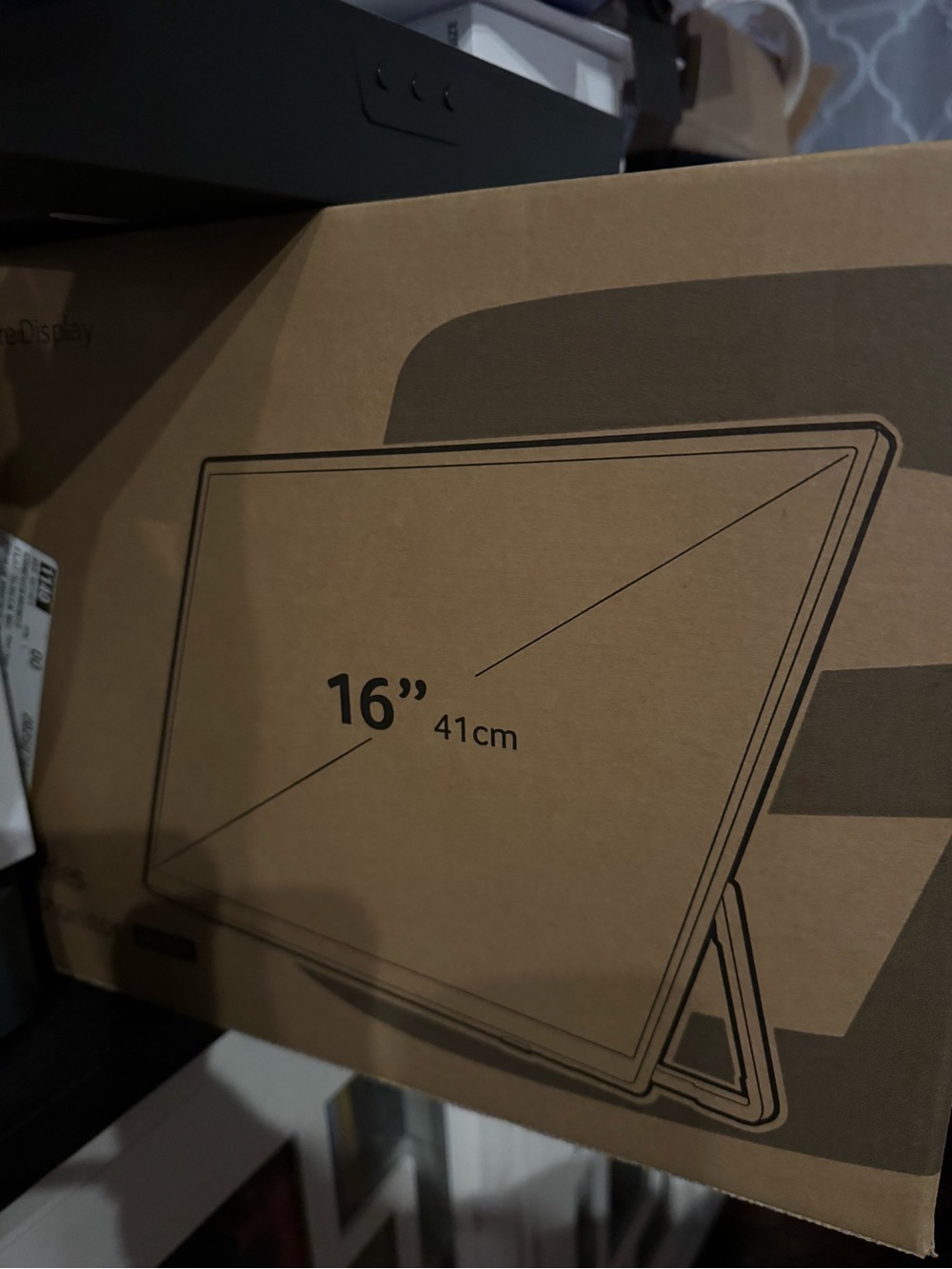 Acer 16" Laptop/Display - Brown Kraft Box Illustration